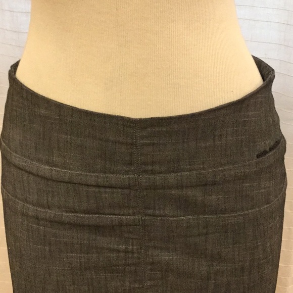 Midi Skirt with back zip - Picture 2 of 9